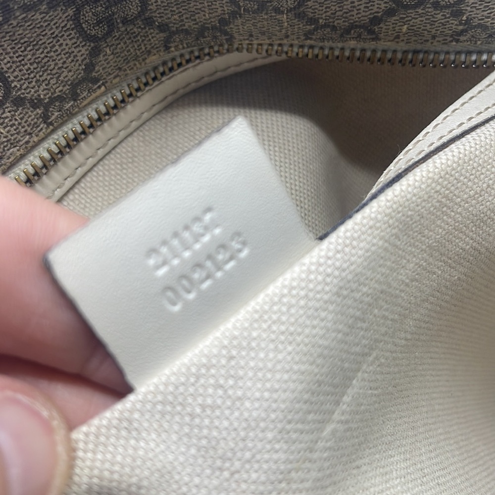 Gucci Carryall Bag - Picture 6 of 16